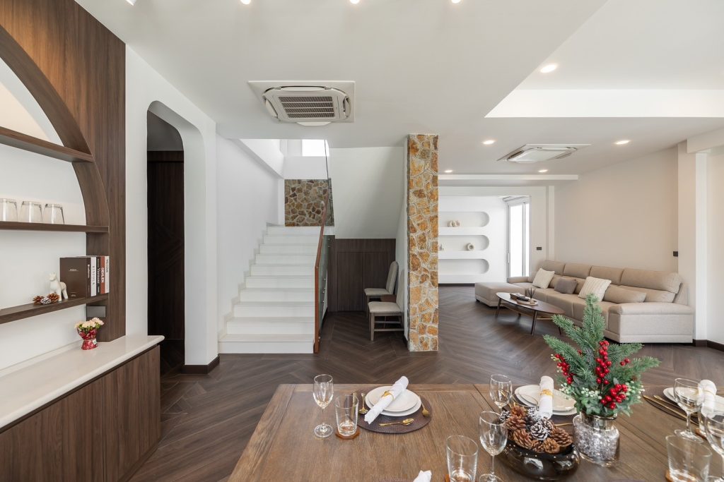 Beautiful Detached House with Pool Villa For Rent