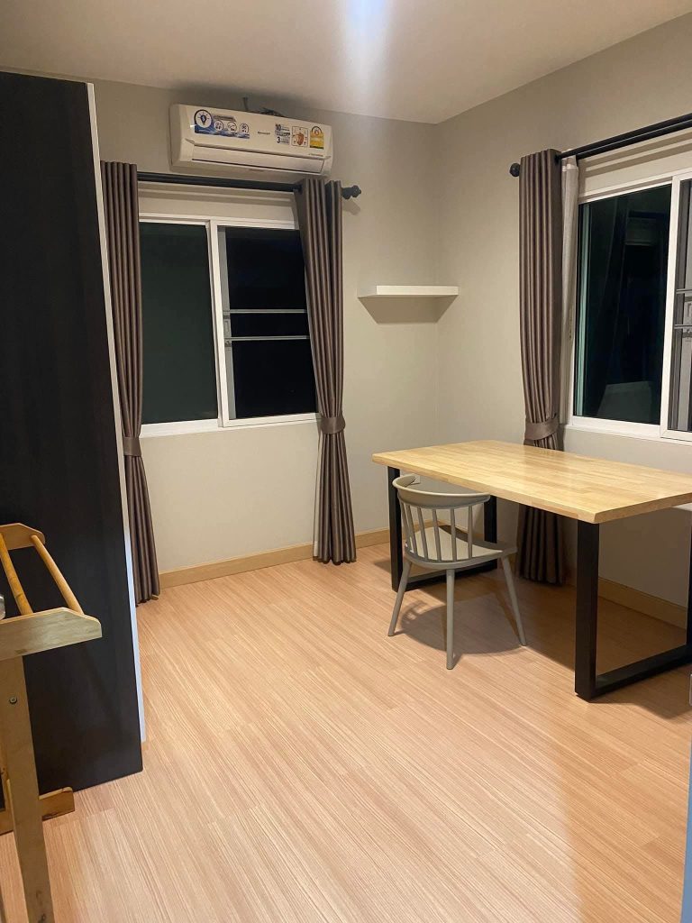 Detached House For Rent