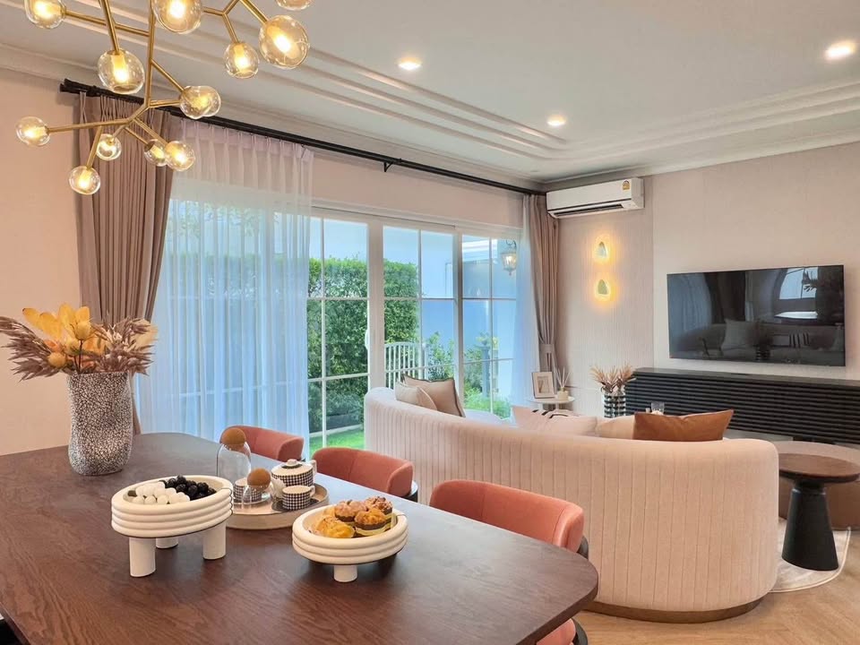 Detached House For Rent