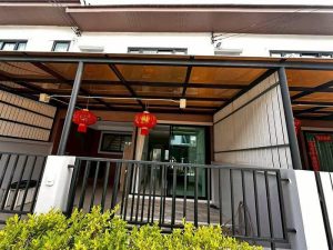 Town House For Rent