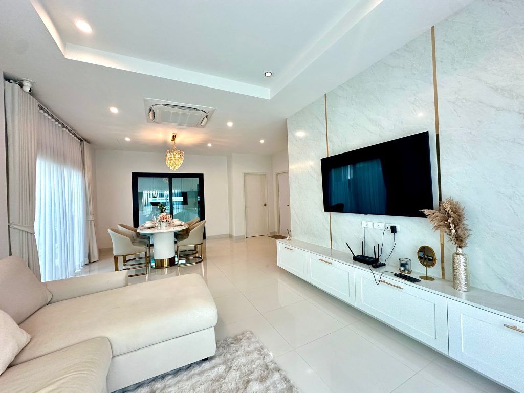 Detached House For Rent