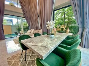 Detached House with Pool For Rent