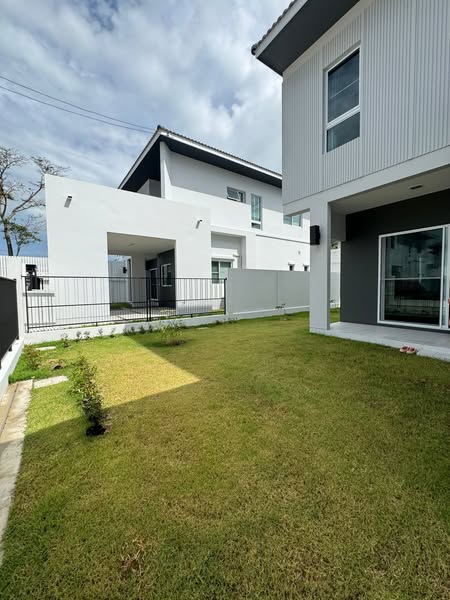 Beautiful Detached House For Rent