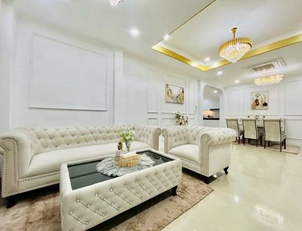 Detached House For Sale